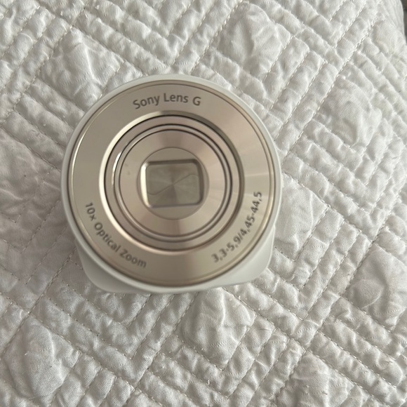 Sony Cyber-shot for Digital Camera DSC-QX10 18.2MP White - Picture 1 of 5